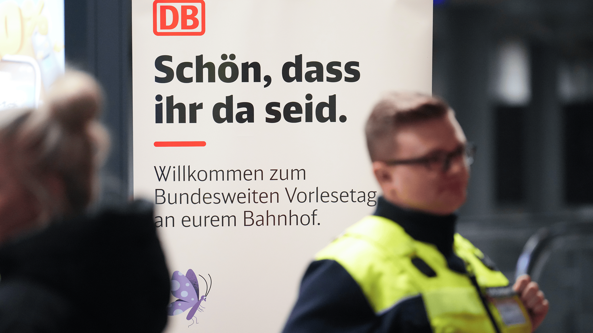 Schild "Schön, dass ihr da seid"